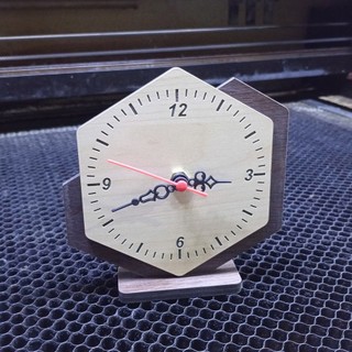 Đồng Hồ Lục Giác Đề Bàn - Đồng Hồ Gỗ Để Bàn Decor Phong Cách Vintage - Nhận Khắc Logo Theo Yêu Cầu