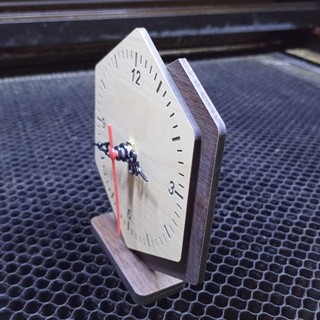 Đồng Hồ Lục Giác Đề Bàn - Đồng Hồ Gỗ Để Bàn Decor Phong Cách Vintage - Nhận Khắc Logo Theo Yêu Cầu