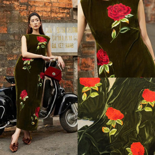 Váy nhung the sát nách dáng xuông đệm cầu vai thêu hoa hồng