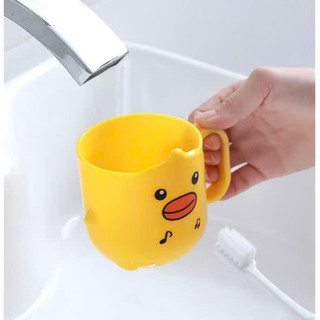 Cốc đánh răng cho bé hình vịt vàng
