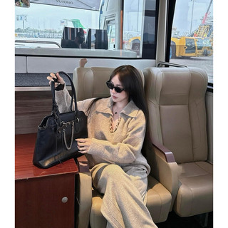 •𝙆𝙞𝙣𝙜𝙨𝙝𝙤𝙥𝙗𝙚𝙖𝙪𝙩𝙮•Áo Len Cổ V Xoắn So Hot QC