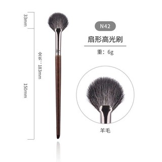 Cọ quạt  dùng để hightlight/má hồng