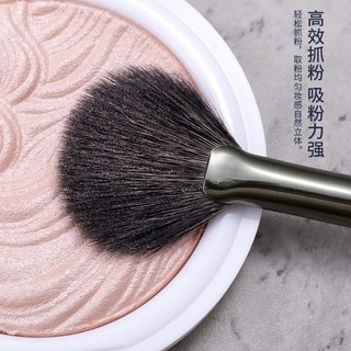 Cọ quạt  dùng để hightlight/má hồng