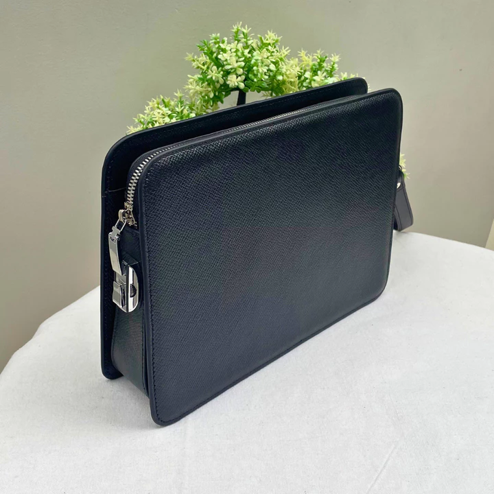 Clutch Cầm Tay Da Bò Taiga Khoá Số Bảo Mật, Thiết Kế Sang Trọng Lịch Lãm