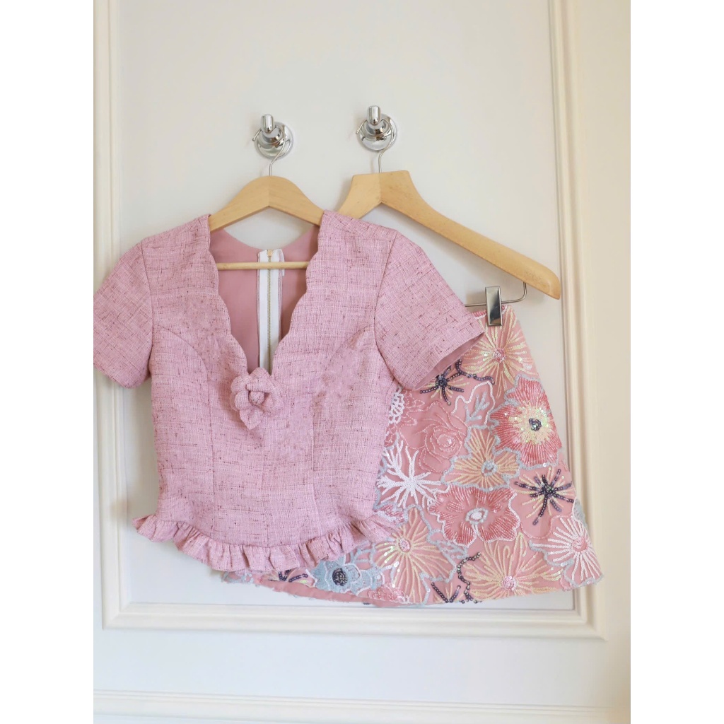 Orli Label | Lily Shirt | Áo Croptop có tay nữ | Xanh - Hồng (Tặng kèm hoa cài áo cao cấp)