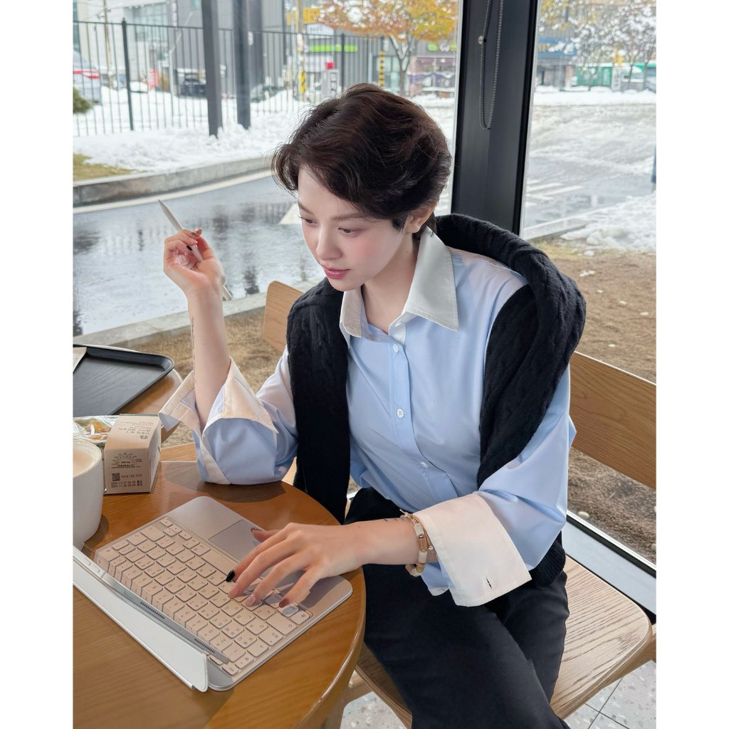 Ảnh Áo sơ mi nữ GILLEE phối cổ và tay áo trắng, dáng oversized, sơ mi form rộng vải kate lụa FAS351 2