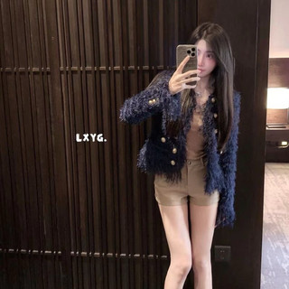 Áo khoác len dệt lông tua rua khuy vàng phong cánh tiểu thư cao cấp