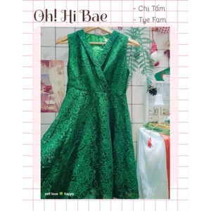 Đầm ren cổ vest form xòe