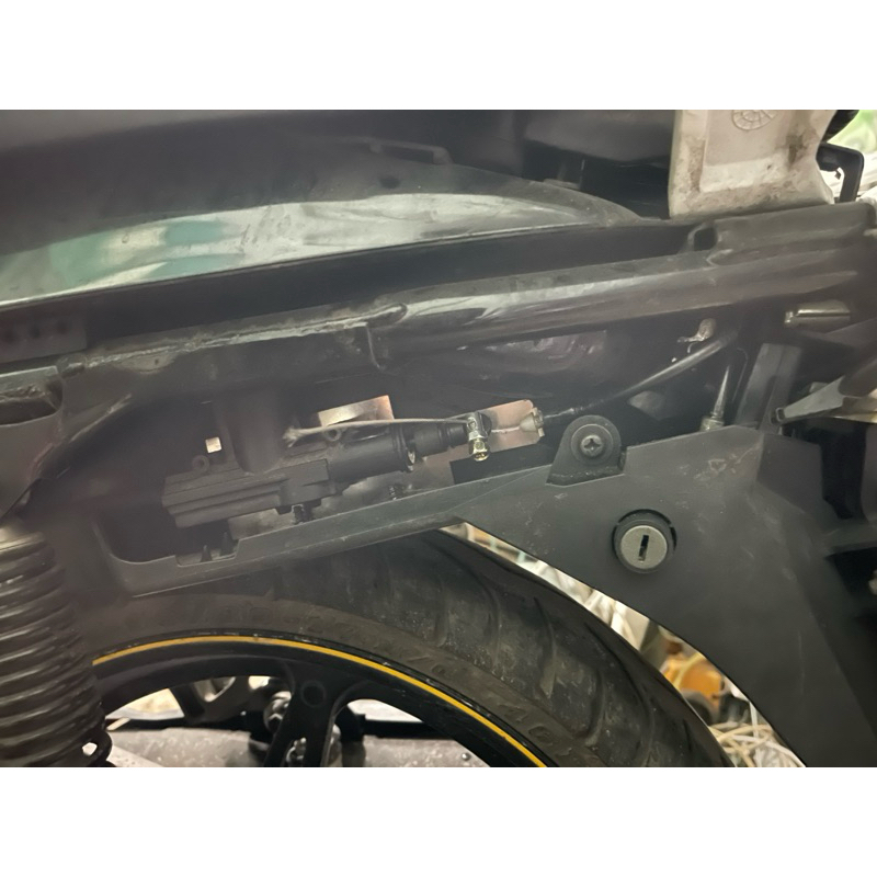 pát lắp chuột mở yên cho sirius rc