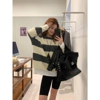 Áo len nữ dài tay cổ tròn kẻ ngang phối màu lông mịn form rộng unisex thời trang thu đông DELIZ