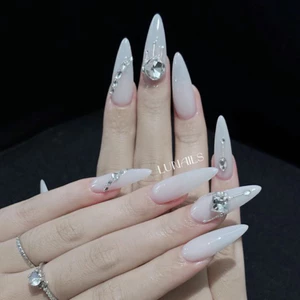 Nailbox thiết kế mã H016 màu trắng nước gạo phối đá ( ib để dc hỗ trợ đo sz )
