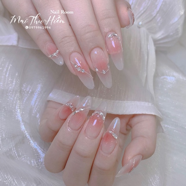 Nailbox mẫu nail thạch tiểu thư , nail thiết kế thủ công phối đá sang trọng