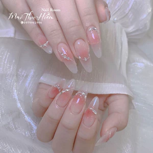 Nailbox mẫu nail thạch tiểu thư , nail thiết kế thủ công phối đá sang trọng