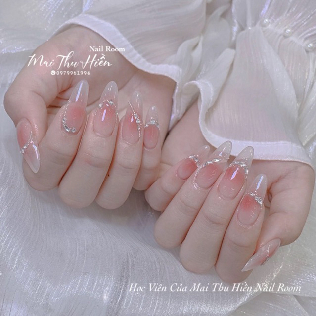 Nailbox mẫu nail thạch tiểu thư , nail thiết kế thủ công phối đá sang trọng
