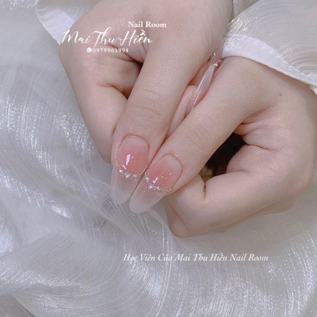 Nailbox mẫu nail thạch tiểu thư , nail thiết kế thủ công phối đá sang trọng
