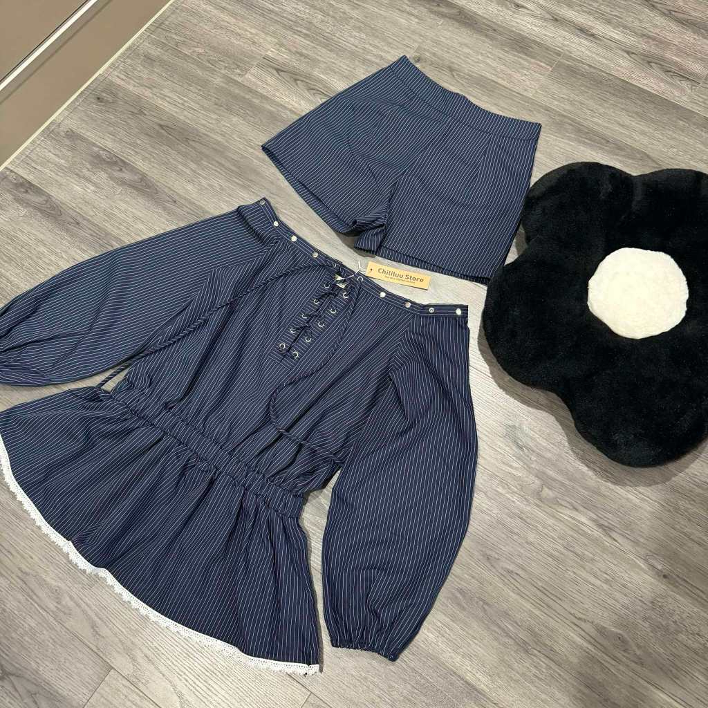 Váy trễ vai Chililuu váy xanh ngắn kẻ sọc thắt nơ tay bo chun có lót quần phong cách sexy