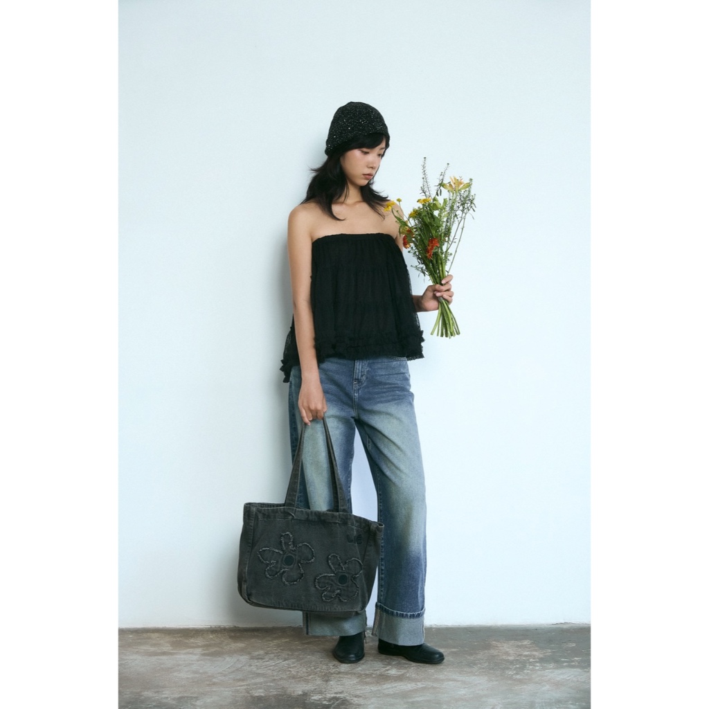 Ảnh LIBÉ WORKSHOP - Túi tote vải denim thêu hoa hoạ tiết viền rách màu xám 3