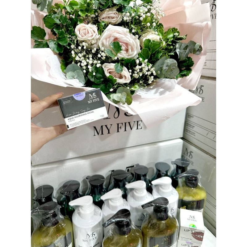 Sữa tắm trắng da dưỡng ẩm, mịn sáng da