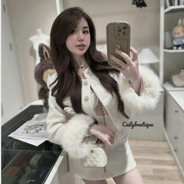 Set dạ lông thỏ cao cấp , Áo dạ dáng ngắn phối tay lông vũ đính khuy ngọc + chân váy A ngắn xoè sang chảnh (kèm hoa trà)