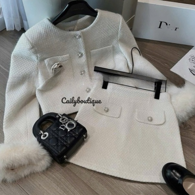 Set dạ lông thỏ cao cấp , Áo dạ dáng ngắn phối tay lông vũ đính khuy ngọc + chân váy A ngắn xoè sang chảnh (kèm hoa trà)
