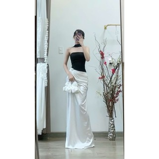 Đầm dạ hội thiết kế cup ngực choàng cổ phối đen trắng kèm tag cài tặng hoa tai