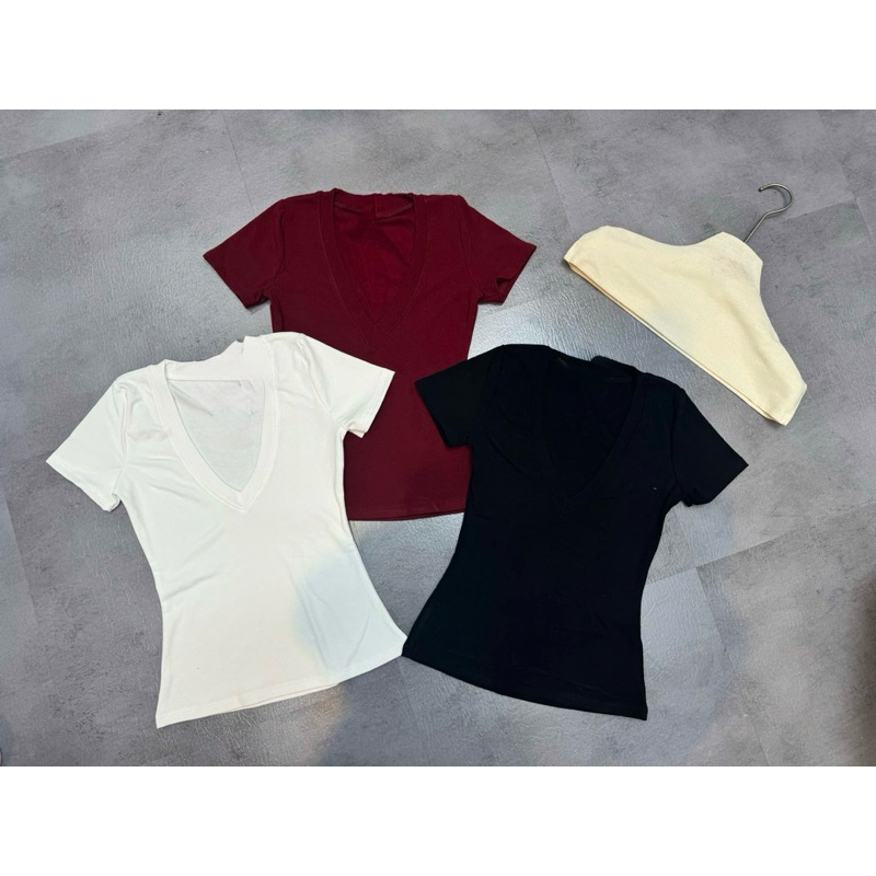 Áo cộc tay basic cổ tim ôm body chất co giãn thoải mái