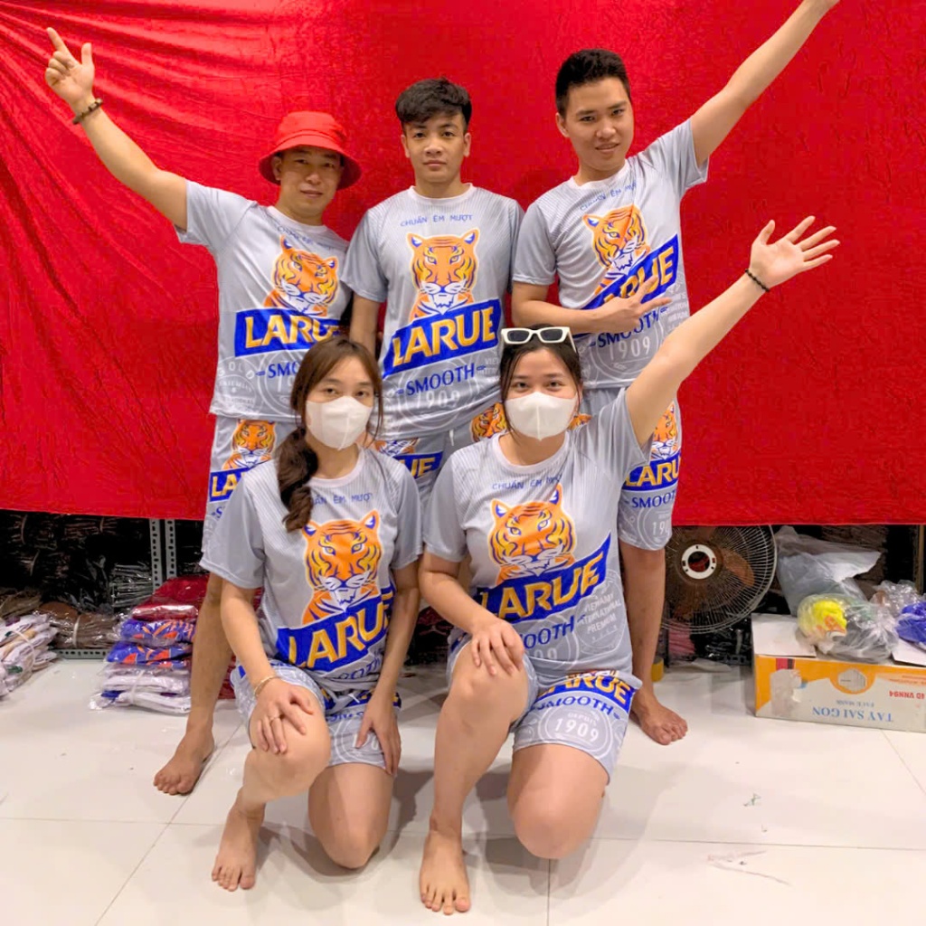 Đồ Bộ Quần Áo Mặc nhóm gia đình Nam Nữ Họa Tiết Bia LARUE Mùa Hè Chất Thun Lạnh Co Giãn 4 Chiều Kl1