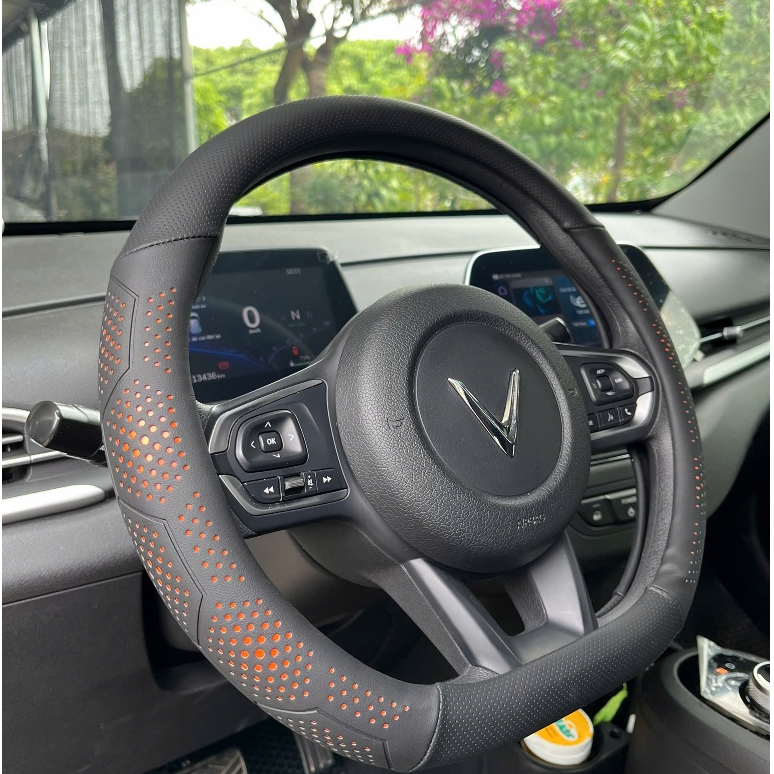 Bọc Vô Lăng Vinfast VF3, VF5, VFE34, VF6, VF7, VF8, VF9 Chất Liệu Da Nappa 3D, da bò thật Mềm, Êm Ái Và Thoáng Tay