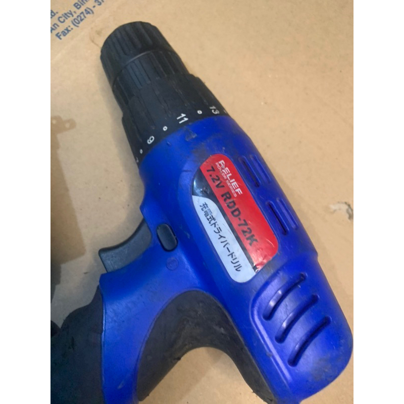 Máy khoan, bắn vít có cấp trượt nhật bãi đã đóng lại pin 12v như hình, máy hoạt động tốt(sp gồm máy 1 pin 1 sạc 220v) | BigBuy360 - bigbuy360.vn