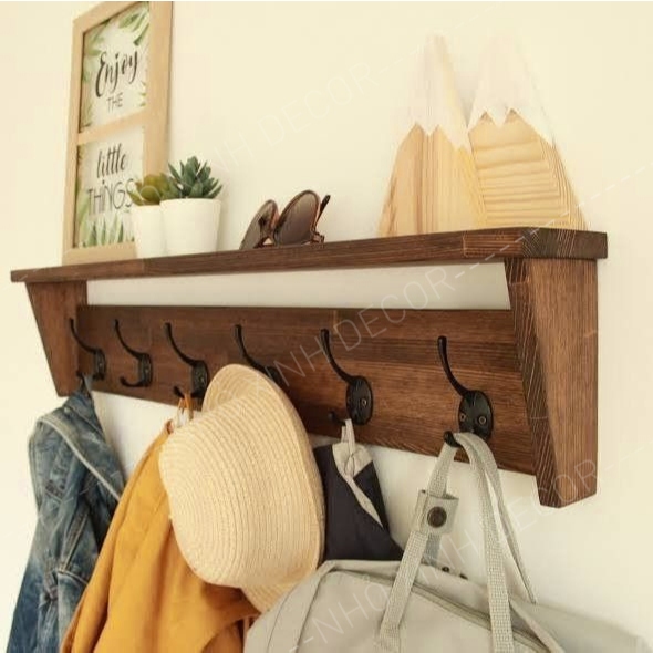 Kệ treo tường màu nâu óc chó kèm móc treo phụ kiện, quần áo, mũ nón decor trang trí đa năng