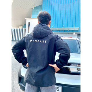 Áo khoác Vinfast nam nữ có mũ 2 lớp, freesize dưới 90kg, unisex, chống nước nhẹ. Vinfast windproof jacket