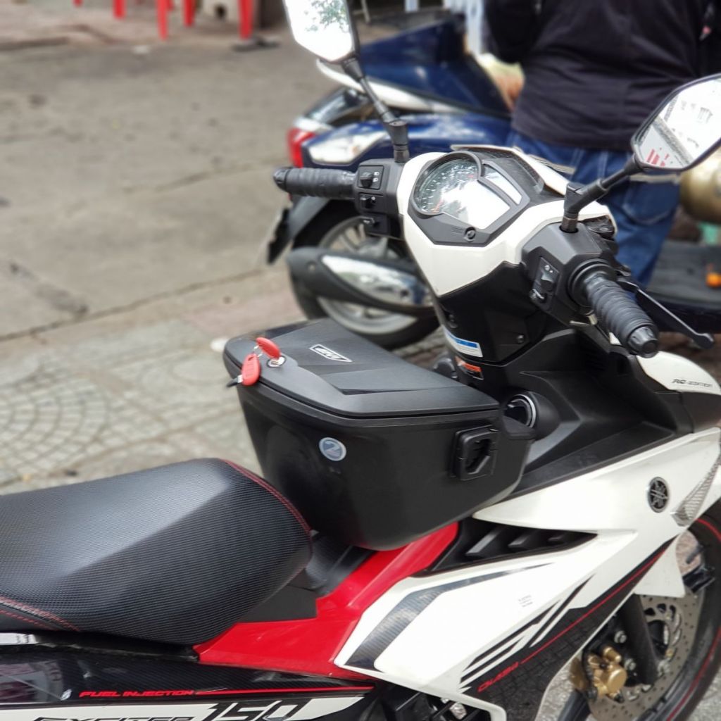 Thùng giữa trước xe Exciter 150 - Chính hãng Givi G11N