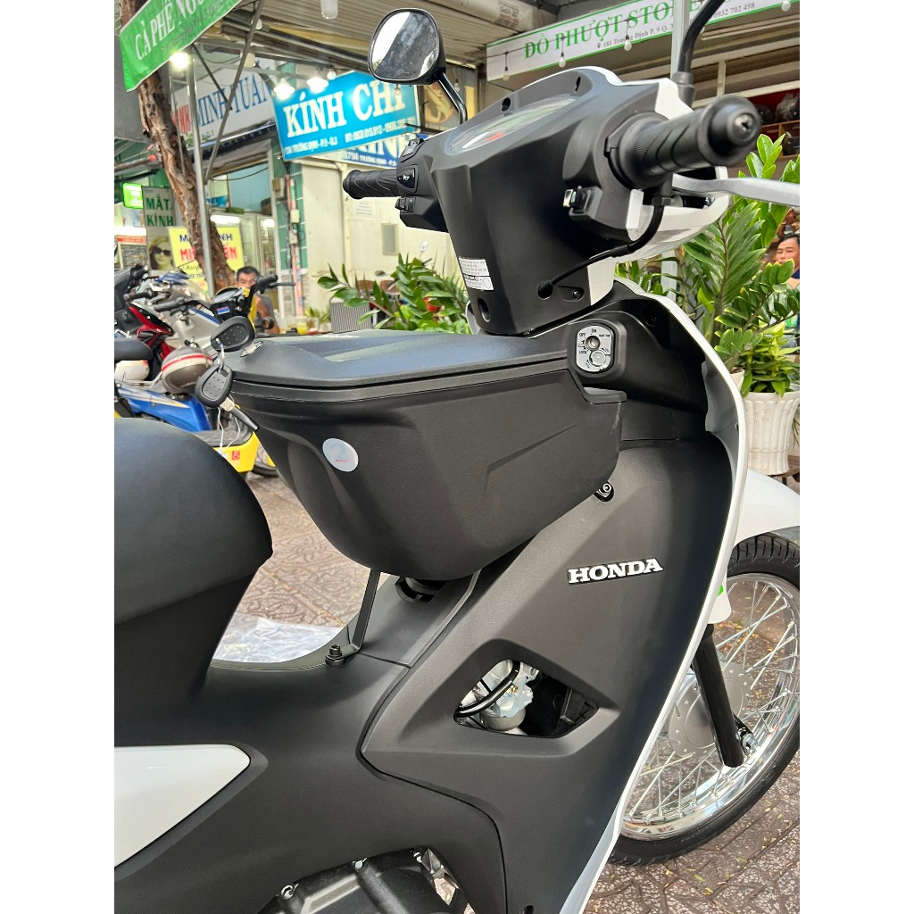 Thùng giữa trước xe Wave110 Alpha - Chính hãng Givi G11N