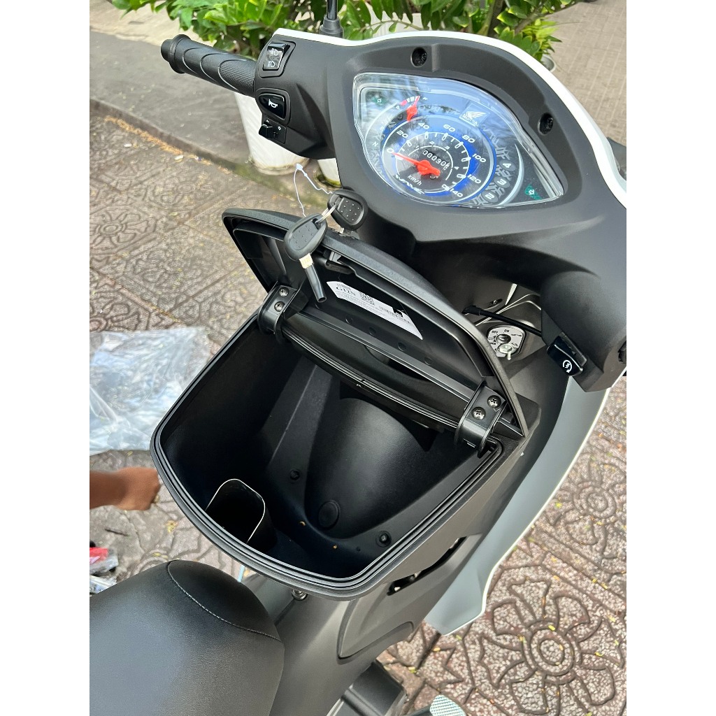 Thùng giữa trước xe Wave110 Alpha - Chính hãng Givi G11N