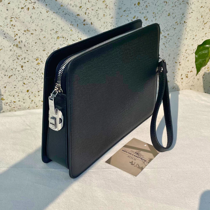 Clutch Cầm Tay Da Bò Taiga Khoá Số Bảo Mật, Thiết Kế Sang Trọng Lịch Lãm