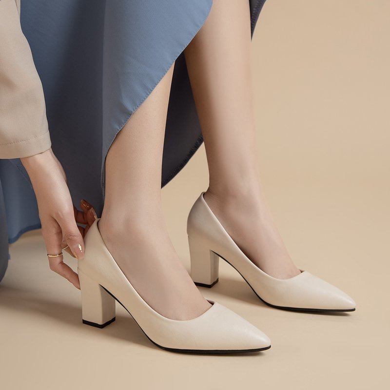 🔥Còn hàng🔥Giày cao gót 7 cm mũi nhọn thiết kế gót vuông, có 4 màu（ cỡ 35-42）