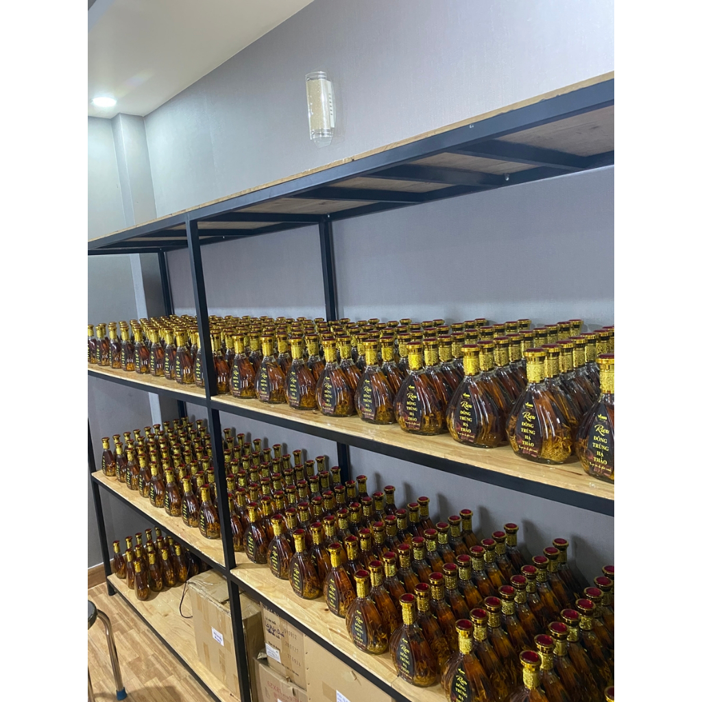 Hộp quà tặng đông trùng hạ thảo tươi ngâm rượu trong chai hình cánh sen 500ml Venus - Khỏe là đẹp