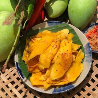 THUYTIENFOOD  Xoài Muối Ớt – Ăn Vặt Chua Cay Ngon – Snack Truyền Thống Túi 250gr/500gr