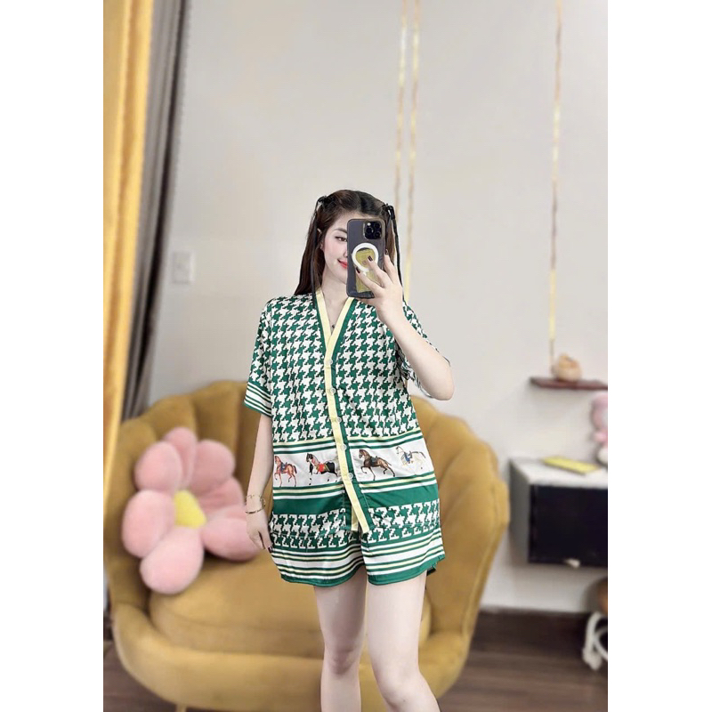Bộ Đùi cổ V mặc nhà pijama chất lụa Latin mềm mịn