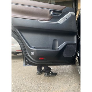 Bộ Dán Chống Xước Tapli Cửa Xe Toyota Innova Cross - Viền Vân Da Carbon Cao Cấp