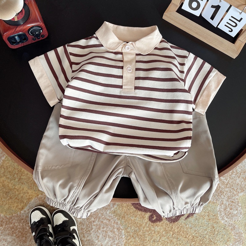 (Hàng QCCC) Bộ quần áo QC áo polo kẻ nâu cotton mịn kèm quần vải gió bo gấu mềm mát cho bé đi chơi đi học gồm áo và quần