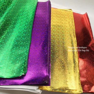 Giấy gói quà lấp lánh khổ 70x50cm