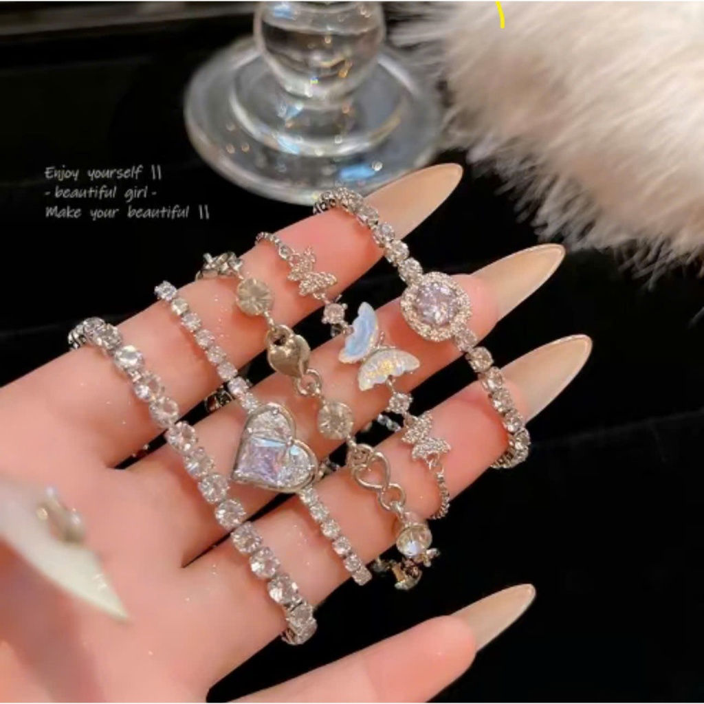 Vòng tay đính đá pha lê cao cấp với họa tiết trái tim, bướm và charm độc đáo, tỏa sáng rực rỡ, phụ kiện thời trang