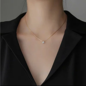 Dây chuyền mảnh mai tinh tế, mặt đá pha lê lấp lánh, thiết kế tối giản sang trọng dành cho phái đẹp, phụ kiện hoàn hảo
