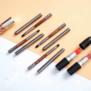 Cọ lẻ Tán Son Môi Có Nắp Đậy Makeup Forever (304)