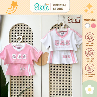 | SEUNKIDS | Bộ đồ bé gái áo croptop phối chân váy thể thao cotton 4 chiều hình 3 chú gấu set bé gái trắng hồng