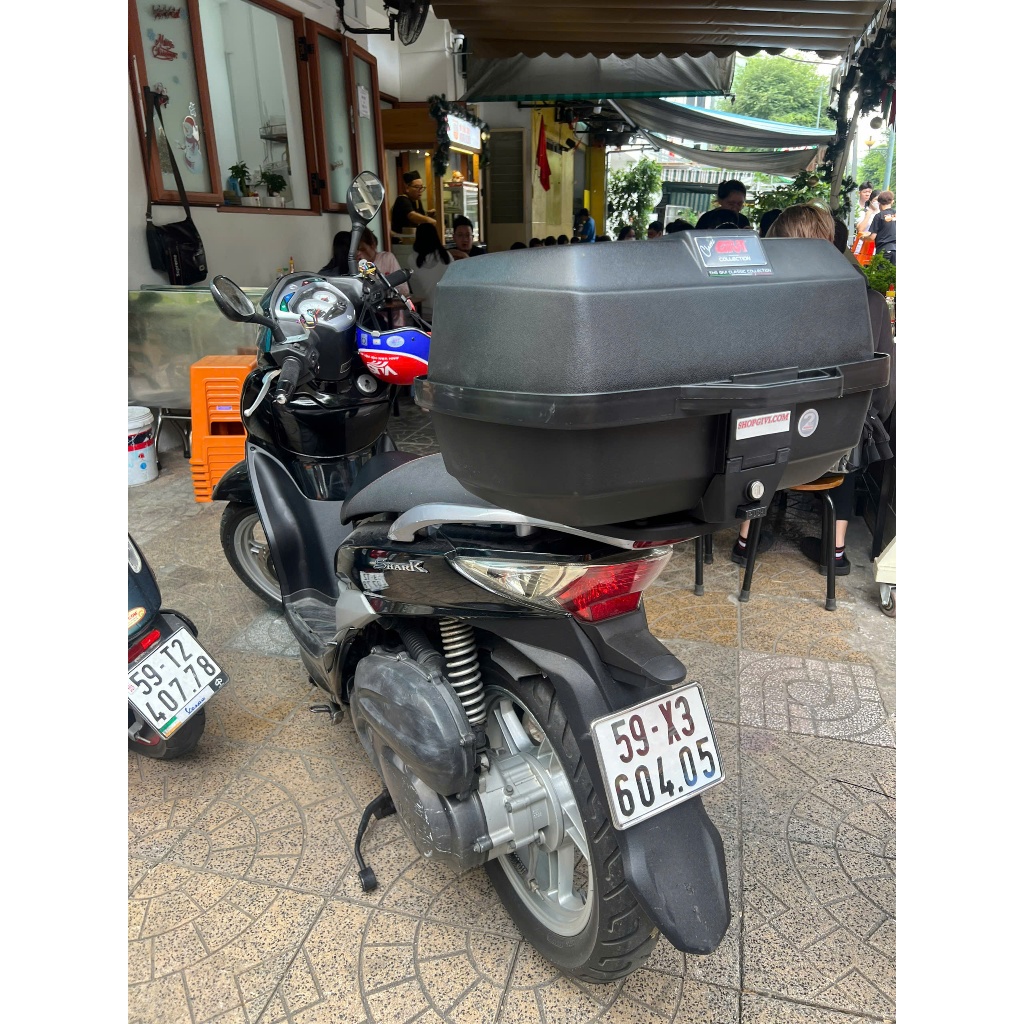 Thùng sau xe máy Givi E20n - Chính hãng Givi 39 lít