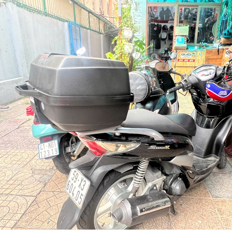 Thùng sau xe máy Givi E20n - Chính hãng Givi 39 lít