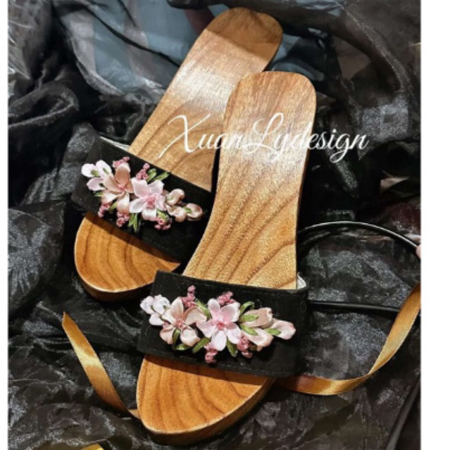 Guốc mộc thêu tay Bloomy