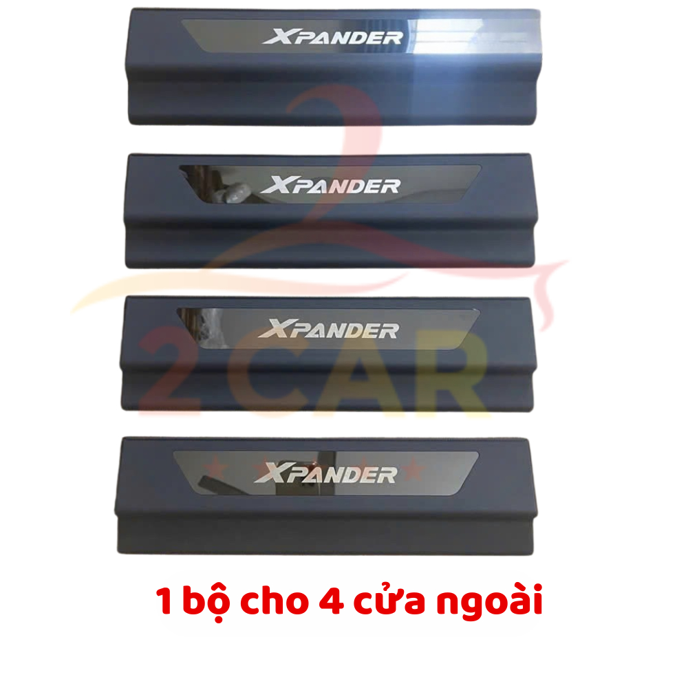 Ốp bậc cửa, nẹp bước chân NGOÀI NHỰA 3D xe Xpander 2018- 2024- Logo chữ 3D tráng gương XỊN- Hàng cao cấp_2CAR